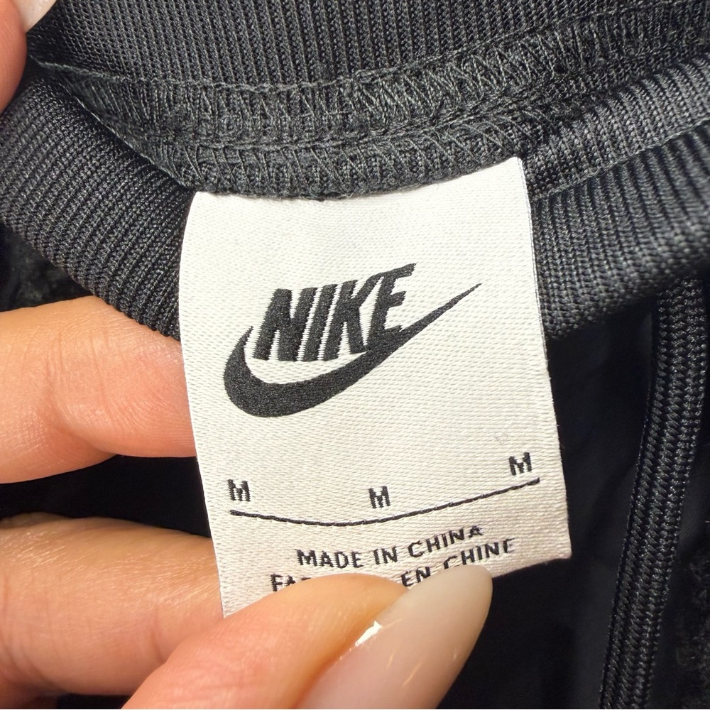 Nike Sportswear Essential Woven High Waisted Pants - Picture 7 of 8